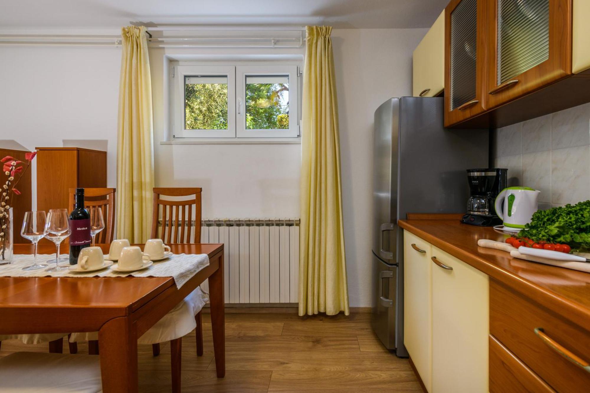 Krajcar Apartment Banjole Bagian luar foto