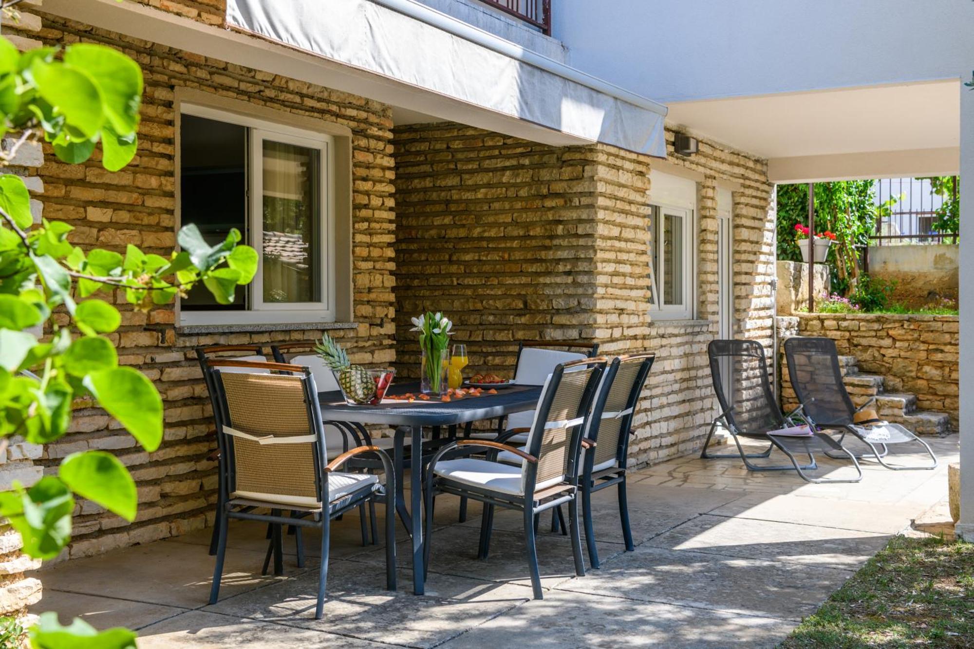 Krajcar Apartment Banjole Bagian luar foto
