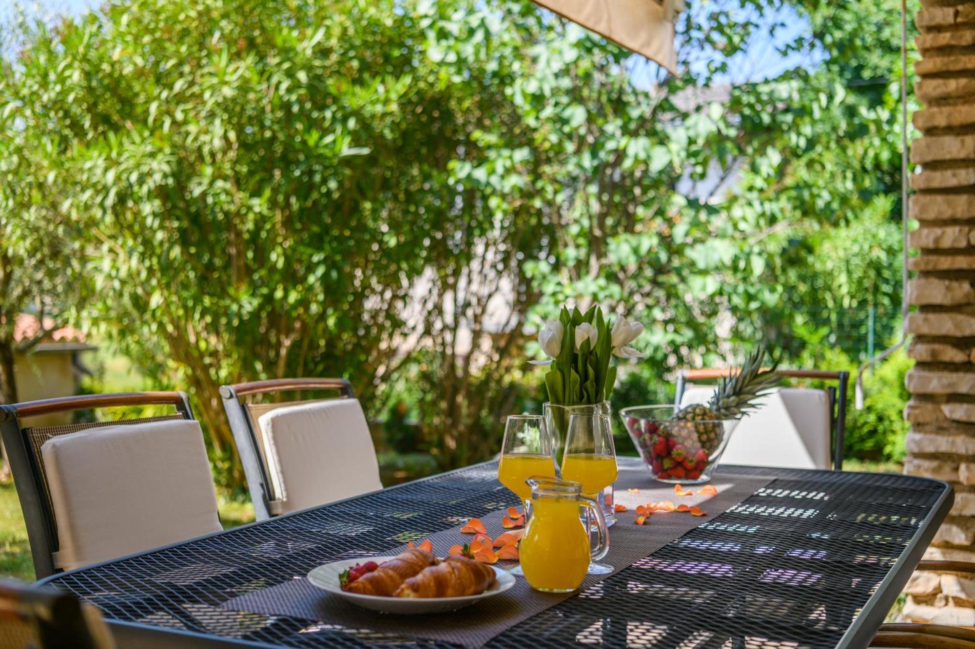 Krajcar Apartment Banjole Bagian luar foto