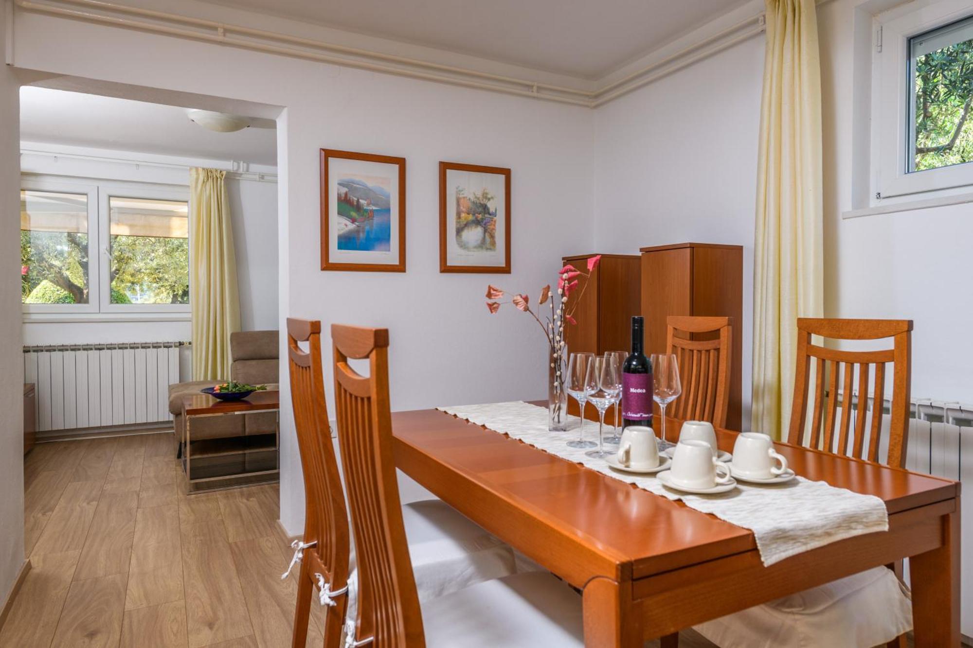 Krajcar Apartment Banjole Bagian luar foto