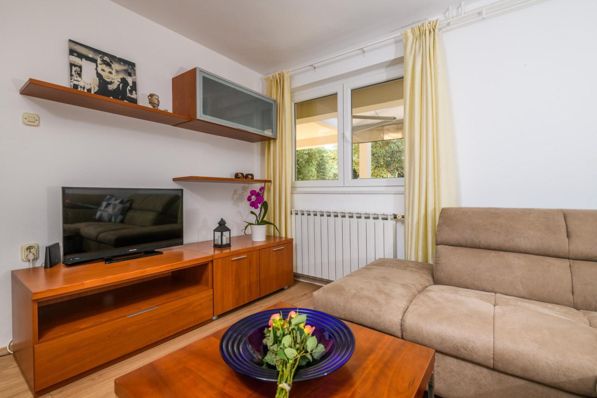 Krajcar Apartment Banjole Bagian luar foto