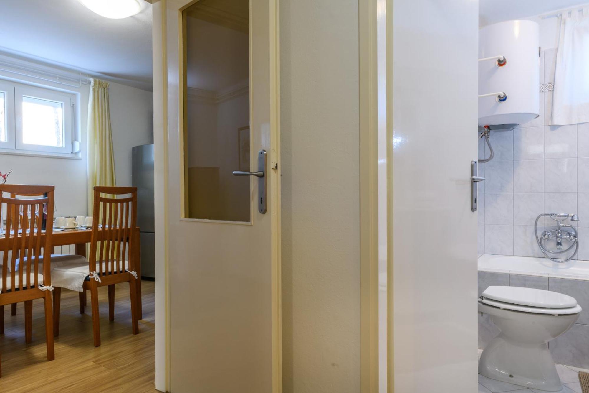 Krajcar Apartment Banjole Bagian luar foto