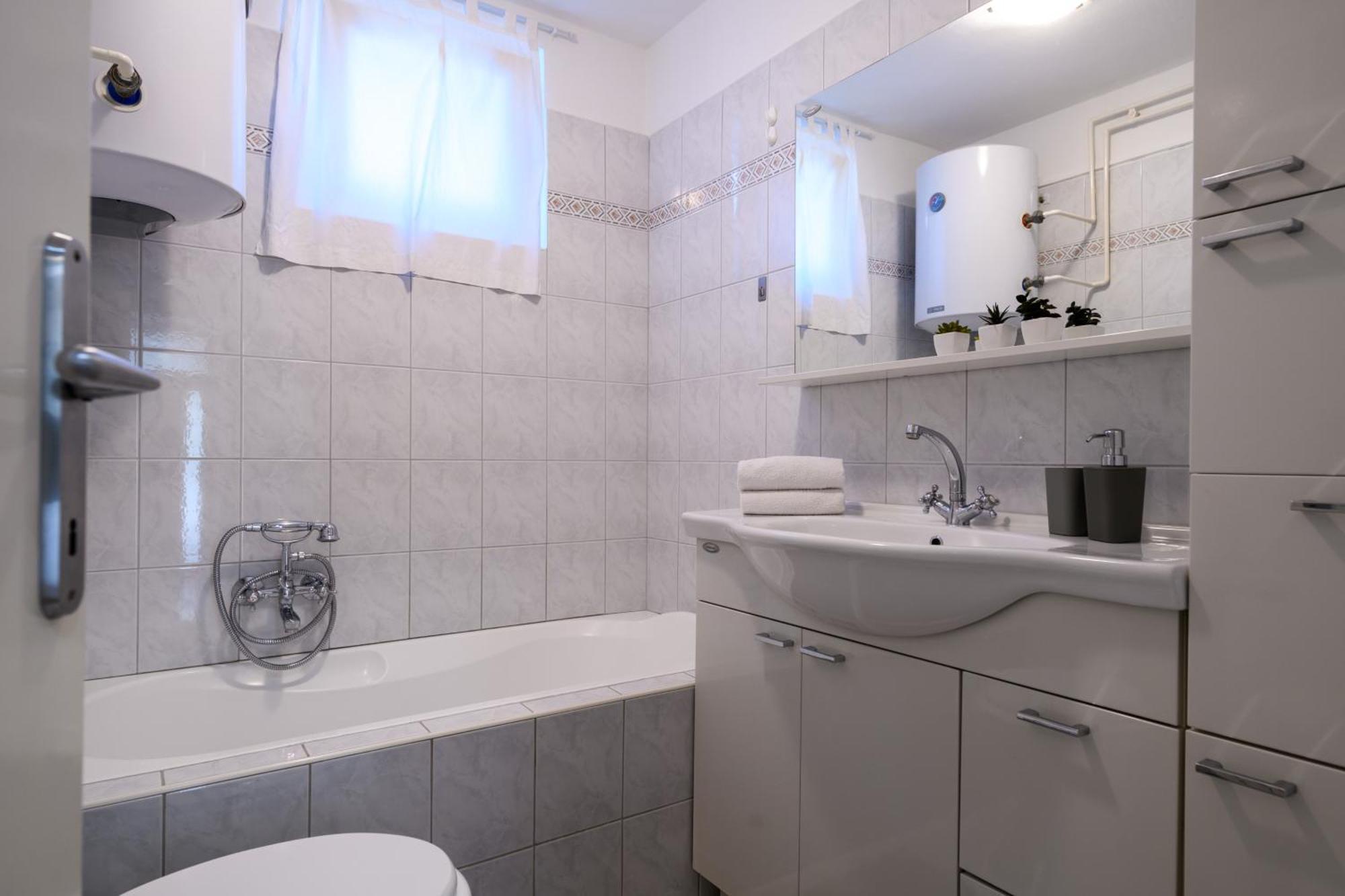 Krajcar Apartment Banjole Bagian luar foto